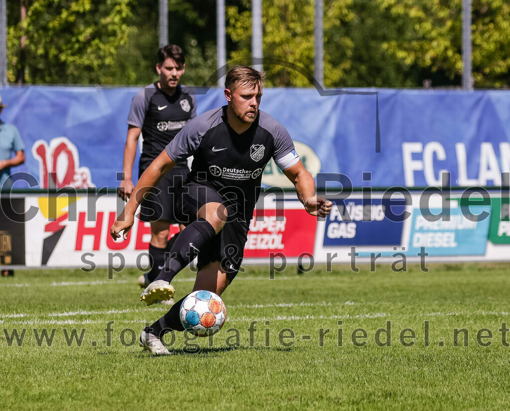 2023-08-12_118_FC_Langengeisling_gegen_ESV_Freilassing | Erding, Deutschland, 12.08.2023:
Fußball, Bezirksliga Oberbayern Ost 2023 / 2024, 4. Spieltag, FC Langengeisling gegen ESV Freilassing, Endergebnis: 2:1

Hannes Dornauer (FC Langengeisling, #33)

Foto: Christian Riedel / fotografie-riedel.net