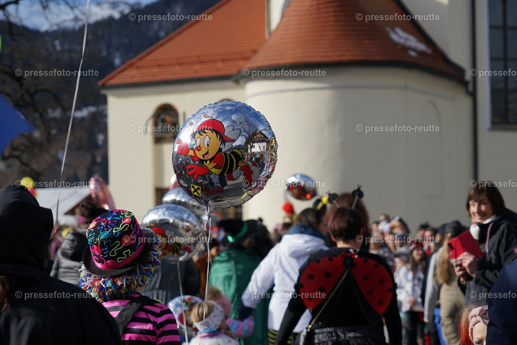 news-2023-Feb11-Fasching-Weissenbach-DSC01732 | Info aus dem Bezirk Reutte/Ausserfern Tirol sowie eine umfangreiche Bilddatenbank über die gesamte Region: Lechtal, Talkessel Reutte, Tannheimertal, Zwischentoren. Lech, Plansee, Zugspitze, Grenztunnel, B179, Fernpassstraße, Verkehr, Lawinen, Tradition, - Realisiert mit Pictrs.com