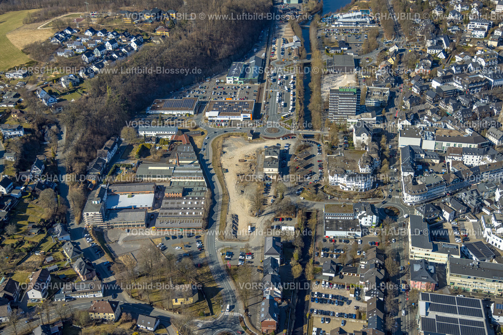 Olpe250308017Mitte | Luftbild, City mit Rathaus, Interkommunaler Gewerbepark Hüppcherhammer GmbH, Baustelle ehemaliger Bahnhof Olpe, Olpe-Stadt, Olpe, Sauerland, Nordrhein-Westfalen, Deutschland