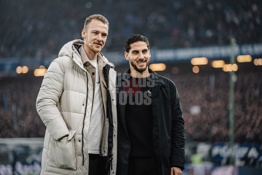 Fußball | Männer | Saison 2025/2026 | 1. Fußball-Bundesliga | 15. Spieltag | Hamburger SV vs. Eintracht Frankfurt | 20.12.2025 | Der HSV verabschiedet sich von Sebastian Schonlau links und Ludovit Reis rechts