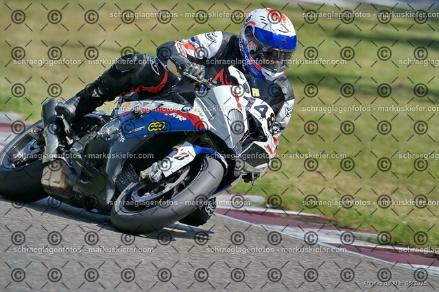 26BT02-1492 | markuskiefer.com - Realisiert mit Pictrs.com
