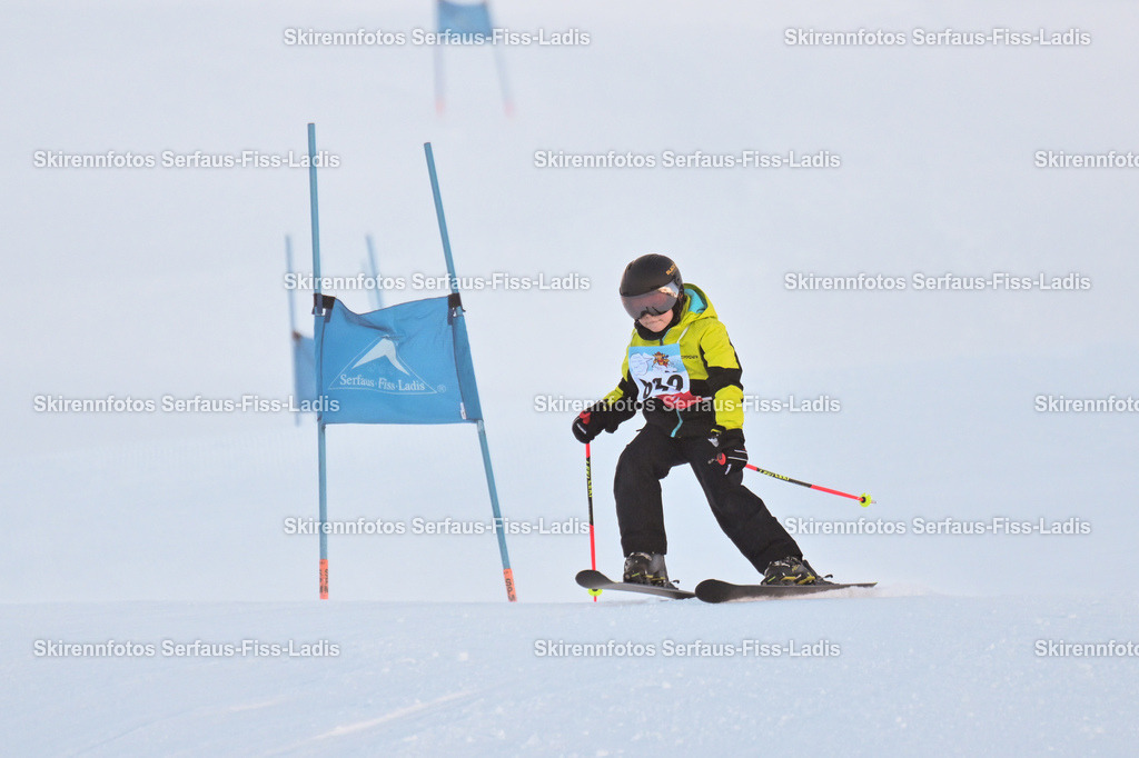 SRF_25.12.2025_0159 | Skirennfotos,Serfaus,Fiss,Ladis,Kinderskirennen,Winter,Tirol,Oberland,skirace,SFL,feelfree,weil wir's genießen,ski,Ski,skifahren,Sonnenplateau, - Realisiert mit Pictrs.com