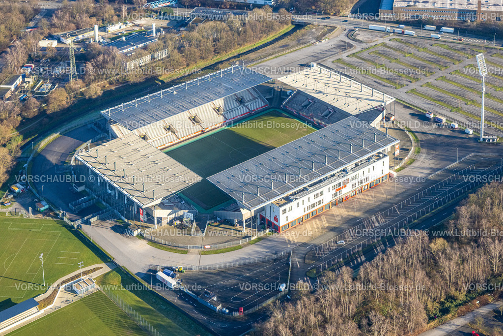 Essen241201680RWE-StadionAnDerHafenstrasse | Luftbild, Fußballstadion an der Hafenstraße des Clubs Rot-Weiss Essen,3. Bundesliga , Essen-Borbeck, Tribünen, ,Essen, Ruhrgebiet, Nordrhein-Westfalen, Deutschland