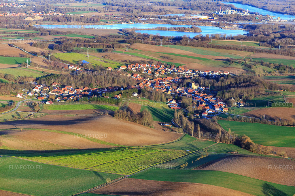 Vue aérienne: Vue de la ville depuis le sud-ouest à Neewiller-près-Lauterbourg dans le département Bas Rhin, France.Photo: IMG_086024.jpg prise le 06/02/2016 par Werner Riehm/FLY-FOTO.euRésolution de l'original: 5472 x 3648 px