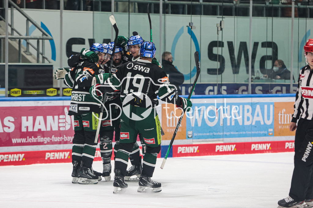 Augsburger Panther - Duesseldorfer EG | Jubel der Panther nach dem Treffer zum 2-3 druch Marcel BARINKA (AEV #71)