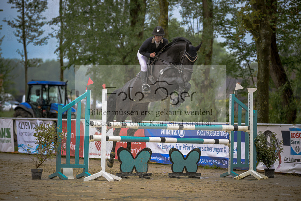 20240505-DOS_7611 | Entdecke hochwertige Reitturnierfotos von Foto Oger. Professionell, emotional und authentisch – jetzt Lieblingsmomente im Shop bestellen.Deutschlandweite Turnierfotografie. - Realisiert mit Pictrs.com