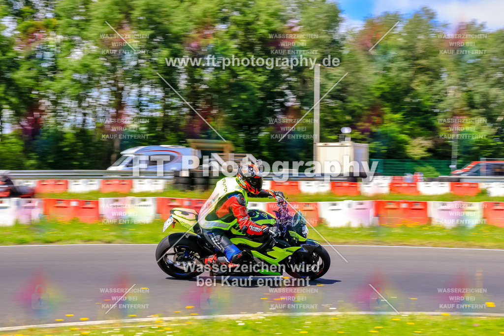 VBK-8077 | Hier findet Ihr Bilder von Touristenfahrten auf der Nürburgring Nordschleife oder von anderen Veranstaltungen die ich besucht habe. Viel Spass beim Durch Schauen 