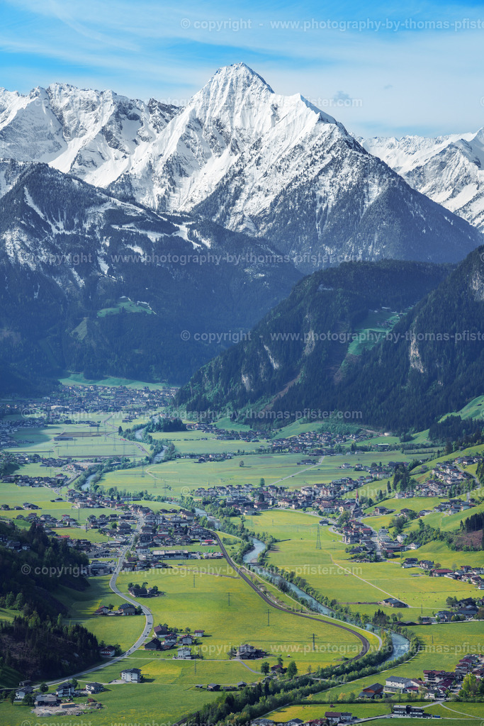 Blick vom Zellberg taleinwärts copyright  Thomas Pfister-1 | PHOTOGRAPHY BY THOMAS PFISTER