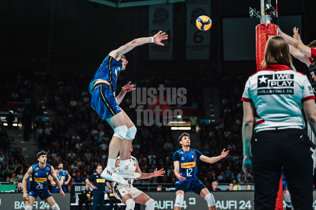 Volleyball | Männer | Testspiel | Deutschland vs. Italien | 26.05.2025 | Alessandro Bovolenta (#23, Italien) beim Angriff