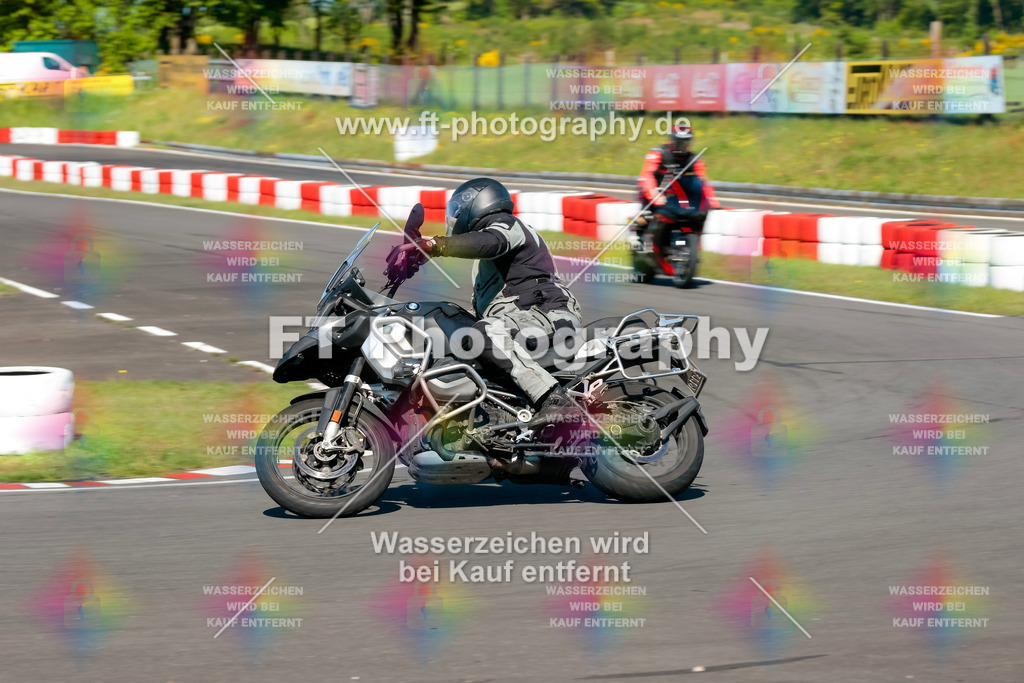 Moto-TeamOBK-21625 | Hier findet Ihr Bilder von Touristenfahrten auf der Nürburgring Nordschleife oder von anderen Veranstaltungen die ich besucht habe. Viel Spass beim Durch Schauen 