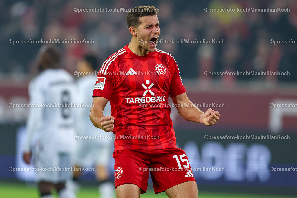 Due0911240109602181 | 09.11.2024, Fußball, Fortuna Düsseldorf - SC Paderborn 07, 2. Bundesliga, Merkur Spiel-Arena, Saison 2024 2025: Tim Oberdorf (Fortuna Düsseldorf #15) jubelnd nach dem Ausgleich zum 1:1 DFB regulations prohibit any use of photographs as image sequences and or quasi-video.