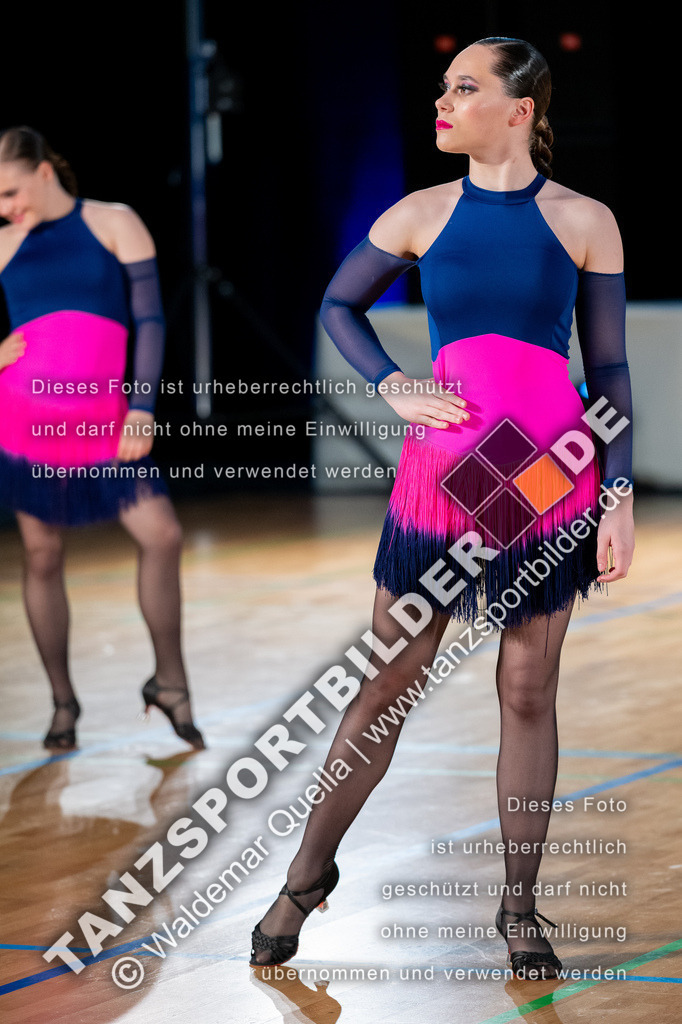 20250503-01070 | Hier finden Sie Tanz Bilder vom Latein und Standard Formationen tanzen. Sportbilder vom Tanzsport. Schöne Fotos und von Weltmeisterschaft, Europameisterschaft, Bundesliga, Regionalliga, Oberliga und Landesliga sowie von GOC Stuttgart, DanceComp, WM Bremen