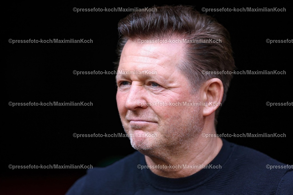 F9509082501001 | 09.08.2025, Fußball, Fortuna Düsseldorf - Hannover 96, 2. Fußball Bundesliga, Merkur Spiel-Arena, Saison 2025 2026: Cheftrainer Christian Titz (Hannover96 #hc)  DFB regulations prohibit any use of photographs as image sequences and or quasi-video.