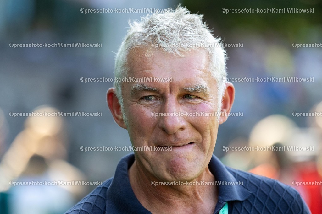 xkwix15082502077 | 15.08.2025, xkwix, Fußball, DFB-Pokal 1. Runde, FC Gütersloh - 1. FC Union Berlin, Ohlendorf Stadion im Heidewald: Mirko Slomka (Sport Manager)