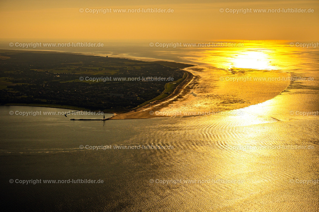 Cuxhaven_Döse_Kugelbake_im_Sonnenuntergang_ELS_8341280824 | CUXHAVEN 28.08.2024 Sandstrand- Landschaft mit dem Wahrzeichen "Kugelbake" in Döse im Sonnenuntergang im Bundesland Niedersachsen. // Sandy beach landscape with the landmark "Kugelbake" in Doese in the sunset in the state of Lower Saxony. Foto: Martin Elsen