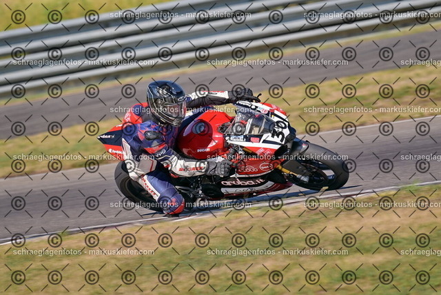 26bt05-0144 | markuskiefer.com - Realisiert mit Pictrs.com