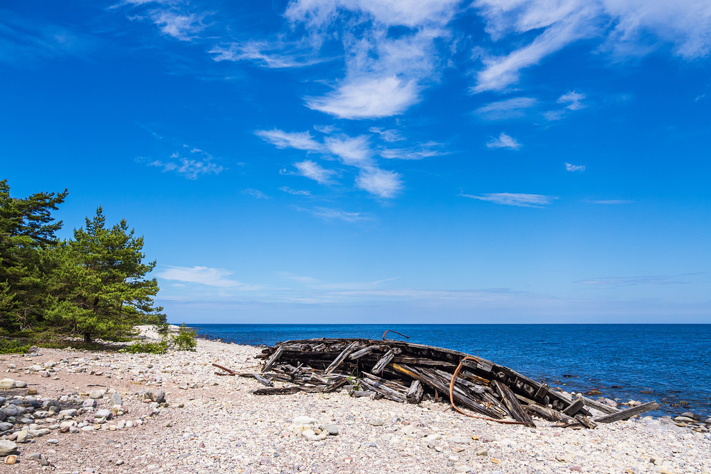 Historisches Schiffswrack an der Ostseeküste auf der Insel Öland in Schweden | Historisches Schiffswrack an der Ostseeküste auf der Insel Öland in Schweden.