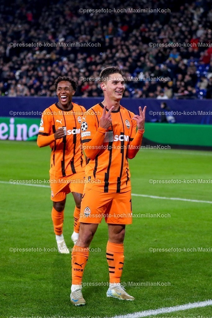 UCL22012502079 | 22.01.2025, Fußball, UEFA Champions League, Schachtar Donezk - Stade Brestois 29, Arena AufSchalke Gelsenkirchen, 7. Spieltag Saison 2024 2025: Torschütze Georgiy Sudakov (Schachtar Donezk #10) beim Torjubel nach dem Treffer zum 2:0. 