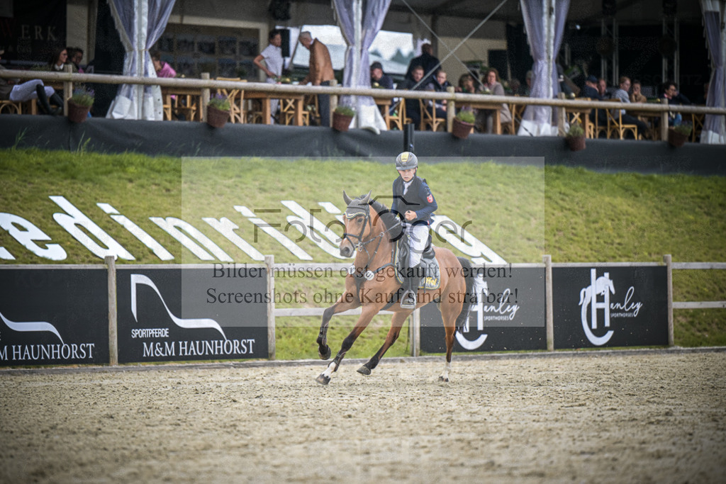 DOS_3312 | Entdecke hochwertige Reitturnierfotos von Foto Oger. Professionell, emotional und authentisch – jetzt Lieblingsmomente im Shop bestellen.Deutschlandweite Turnierfotografie. - Realisiert mit Pictrs.com