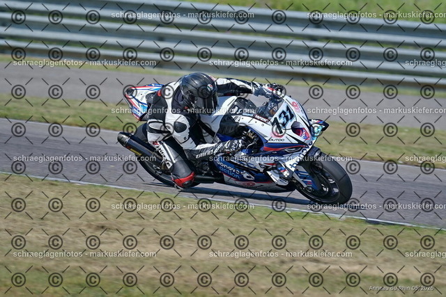 26BT02-0104 | markuskiefer.com - Realisiert mit Pictrs.com