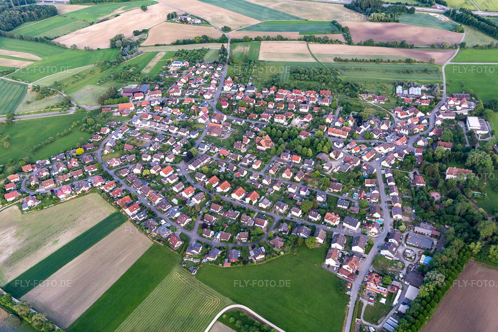 Luftbild: Schlatt unter Krähen im Ortsteil Schlatt unter Krähen in Singen im Bundesland Baden-Württemberg in Deutschland. – Foto: IMG_131843.jpg vom 25.05.2022 durch Werner Riehm/FLY-FOTO.de – Auflösung des Originals: 4457 x 2972 px – Schlatt unter Krähen - Schlatt unter Krähen