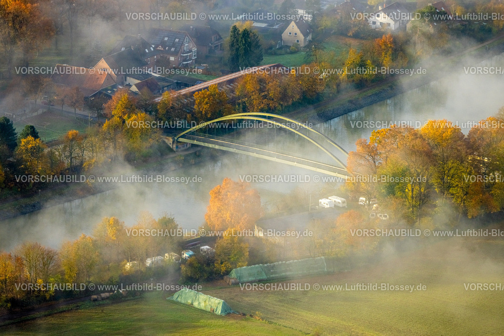 Haltern231104172 | Luftbild, Nebelschwaden über dem Wesel-Datteln-Kanal mit Kanalbrücke Im Höffken, Günther Schulte-Bossendorf Landwirtschaft-Hof, umgeben von herbstlichen Laubbäumen, Bossendorf, Haltern am See, Ruhrgebiet, Münsterland, Nordrhein-Westfalen, Deutschland