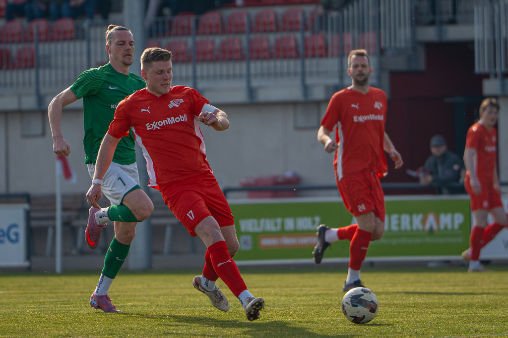 Fußball I Herren I Saison 2025-2026 I Bezirksliga Weser-Ems 4 I 22. Spieltag I Vfl Oythe  - SV Bethen I 6925 | jns.sportfotos - Realisiert mit Pictrs.com
