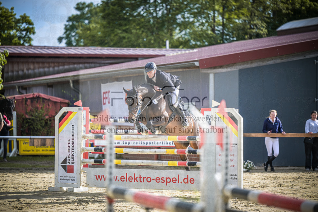 DOS_3203 | Entdecke hochwertige Reitturnierfotos von Foto Oger. Professionell, emotional und authentisch – jetzt Lieblingsmomente im Shop bestellen.Deutschlandweite Turnierfotografie. - Realisiert mit Pictrs.com