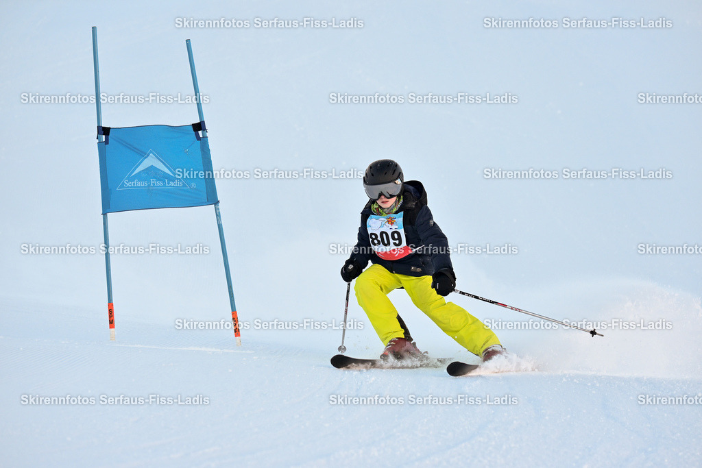SRF_25.12.2025_0033 | Skirennfotos,Serfaus,Fiss,Ladis,Kinderskirennen,Winter,Tirol,Oberland,skirace,SFL,feelfree,weil wir's genießen,ski,Ski,skifahren,Sonnenplateau, - Realisiert mit Pictrs.com