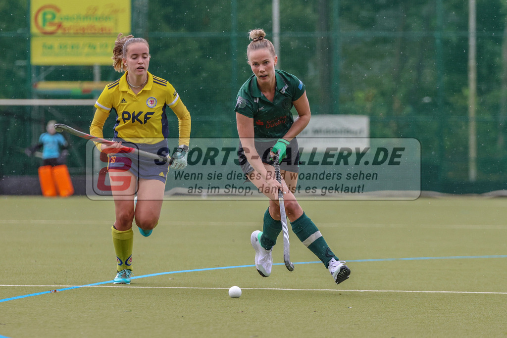 Raffelberg-Braunschweig-12 | Anneke Maertens (Club Raffelberg #15) &amp; Fenja-Sophie Rees (Eintracht Braunschweig #26), Club Raffelberg - Eintracht Braunschweig am 17.9.2022 in der Hockeyanlage Club Raffelberg, Duisburg