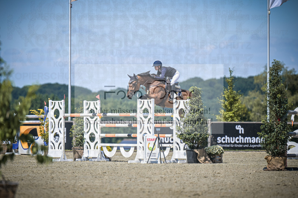 DOS_3681 | Entdecke hochwertige Reitturnierfotos von Foto Oger. Professionell, emotional und authentisch – jetzt Lieblingsmomente im Shop bestellen.Deutschlandweite Turnierfotografie. - Realisiert mit Pictrs.com