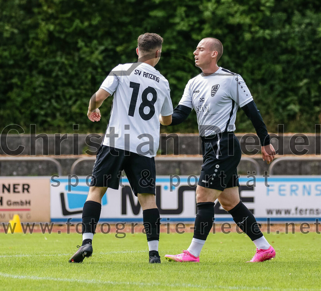 2023-07-23_044_SV_Anzing_gegen_SC_Kirchasch | Anzing, Deutschland, 23.07.2023:
Fußball, Kreisliga 2023 / 2024, Testspiel, SV Anzing gegen SC Kirchasch, Endergebnis: 5:1

Granit Lezi (SV Anzing, #18), Tim Schuster (SV Anzing, #19)

Foto: Christian Riedel / fotografie-riedel.net