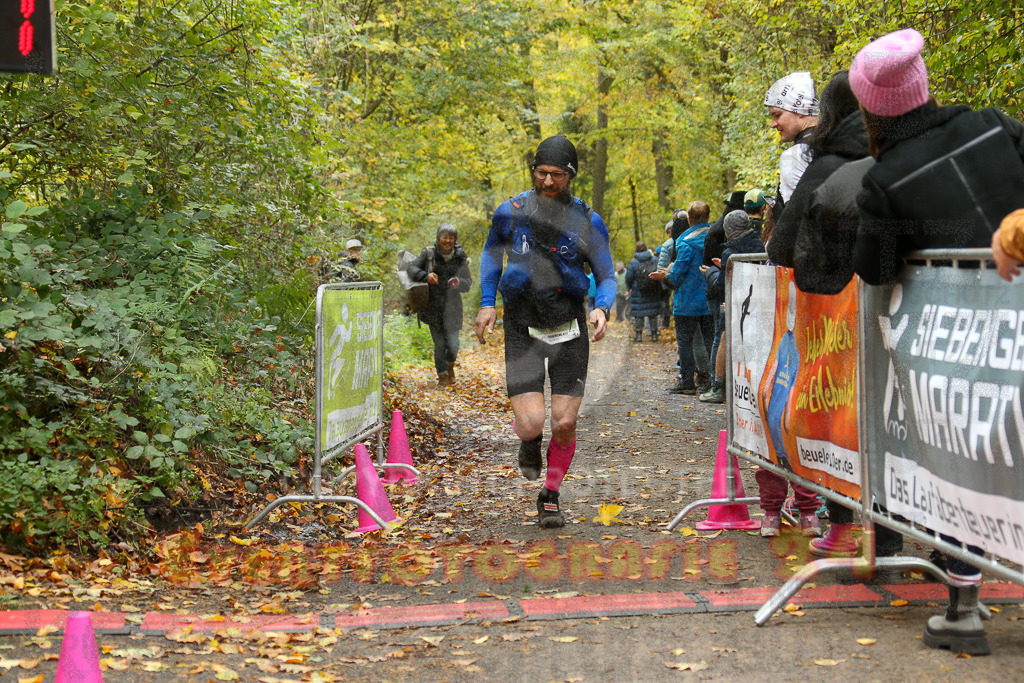 251026_1230_EX1_0552 | Sportfotografie im Rhein-Sieg Kreis, Köln, Bonn, NRW, Rheinland Pfalz, Hessen, etc. Unser Tätigkeitsfeld umfasst den Laufsport vom Volkslauf über den Marathon, Duathlon, Triathon bis zum Ultralauf wie Kölnpfad Ultra oder Schindertrail.