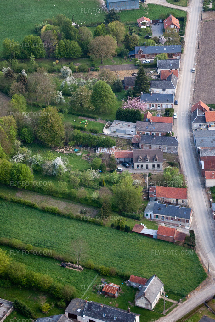 Aerial view: View of the town in Grougis in the state Aisne, France.Photo: IMG_40007.jpg taken on 04/17/2011 by Werner Riehm/FLY-FOTO.comResolution of the original: 2911 x 4366 px