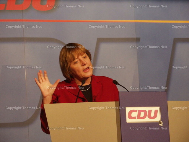 ANGELA_MERKEL_HP0103__17_ | 2003 besuchte Angela Merkel als CDU-Vorsitzende Heppenheim. Bei einem öffentlichen Auftritt sprach sie vor Bürgern und Parteimitgliedern zur politischen Lage.