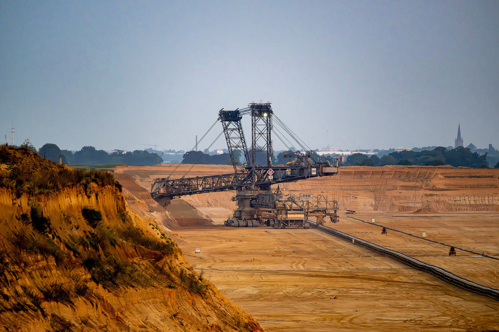Tagebau Garzweiler - 1.9.2024 | Entdecke exklusive Fotografie im muebri Shop: Stimmungsvolle Motive  Naturaufnahmen und mehr. Jetzt hochwertige Wandbilder und Fotoabzüge online kaufen! - Realisiert mit Pictrs.com