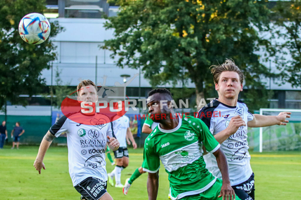 SV Donau - FC Lendorf 0-0, Kärntner Liga 3. Runde | Mario Rumbold (FC Lendorf #6) Boyo Jarjue (SV Donau Klagenfurt #14) Josip Jelic (FC Lendorf #4) SV Donau - FC Lendorf 0-0 am 12.08.2023 in Klagenfurt
(Sportplatz SV Donau), Austria, (Photo by Ernst Krawagner sport-fan.at) - Realisiert mit Pictrs.com