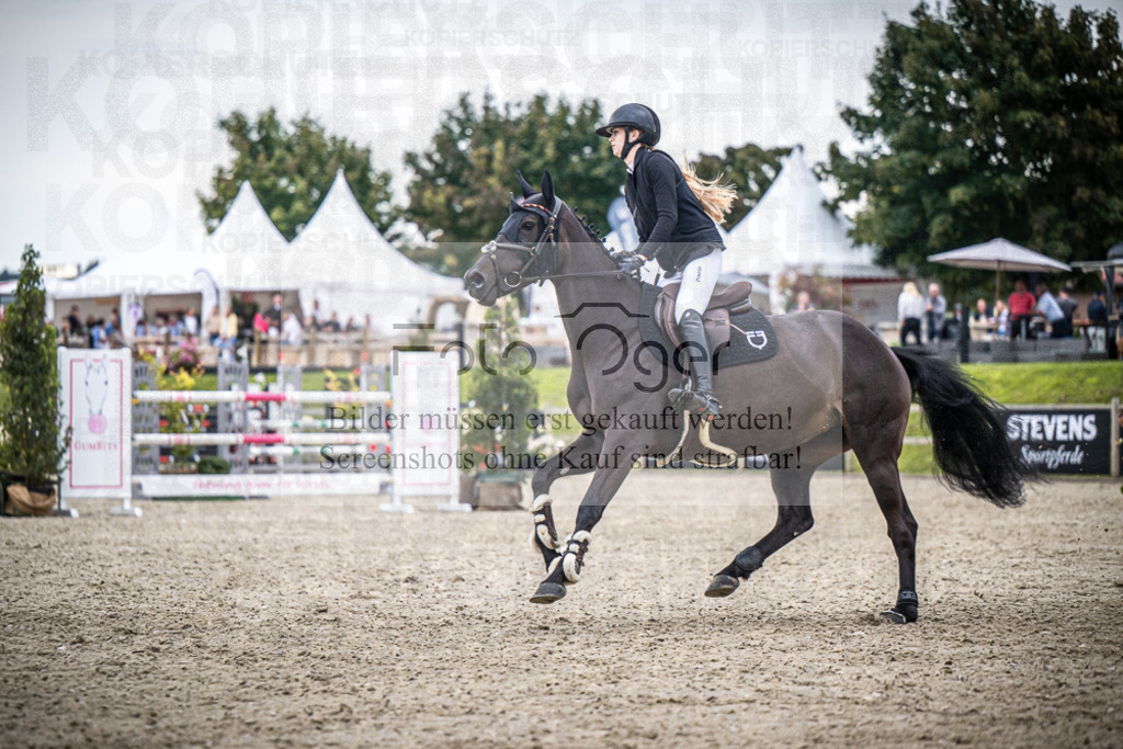 DOS_6880 | Entdecke hochwertige Reitturnierfotos von Foto Oger. Professionell, emotional und authentisch – jetzt Lieblingsmomente im Shop bestellen.Deutschlandweite Turnierfotografie. - Realisiert mit Pictrs.com