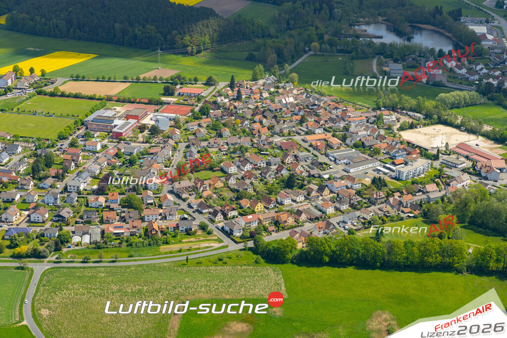 Das Luftbild der Stadt Mitwitz wurde 2022 vom Flugzeug heraus erstellt (keine Drohnen-Aufnahmen) Aufnahmehöhe ca.450 Meter- hohe Bildauflösung und Druck-Qualität. Garantiert!