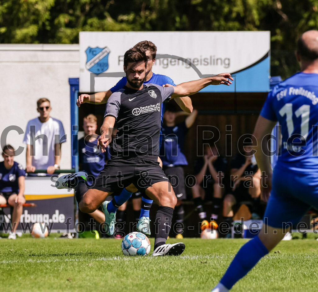2023-08-12_081_FC_Langengeisling_gegen_ESV_Freilassing | Erding, Deutschland, 12.08.2023:
Fußball, Bezirksliga Oberbayern Ost 2023 / 2024, 4. Spieltag, FC Langengeisling gegen ESV Freilassing, Endergebnis: 2:1

Kilian Stenzel (FC Langengeisling, #32)

Foto: Christian Riedel / fotografie-riedel.net