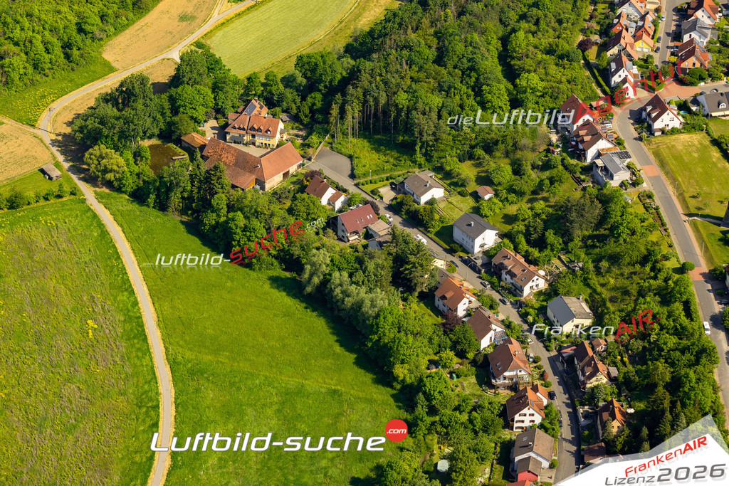 Das Luftbild zeigt Zur Veitsmühle Rimpar - Die Luftaufnahme wurde 2023 vom UL-Flugzeug aus erstellt ( keine Drohne ) - Hochauflösende Luftaufnahme - Für grossformatige Ausdrucke geeignet. Die Geschenkidee !Mit Lizenz und Bildrechte bestellbar