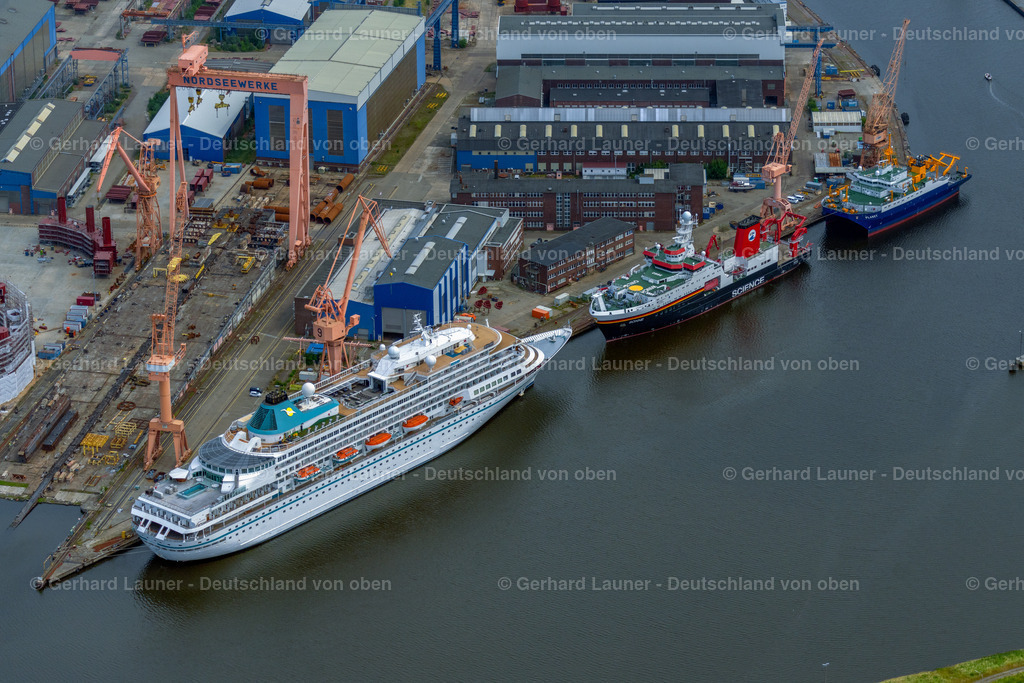 4038518 | EMDEN 09.08.2020 Kreuzfahrt- Passagier- und Fahrgast- Schiff " Amera " in der Werft Zum Zungenkai in Emden im Bundesland Niedersachsen, Deutschland. Weiterführende Informationen bei: Emder Werft und Dock GmbH,  Phoenix Reisen GmbH. // Cruise and passenger ship " Amera " on dock in Emden in the state Lower Saxony, Germany. Further information at: Emder Werft und Dock GmbH,  Phoenix Reisen GmbH. Foto: Gerhard Launer
