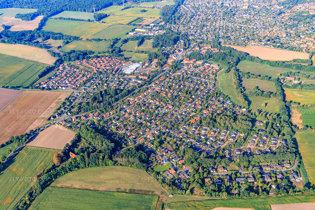 Luftbild: Ortsansicht aus Osten in Reppenstedt im Bundesland Niedersachsen in Deutschland. Foto: IMG_110368.jpg vom 18.08.2018 durch Werner Riehm/FLY-FOTO.de