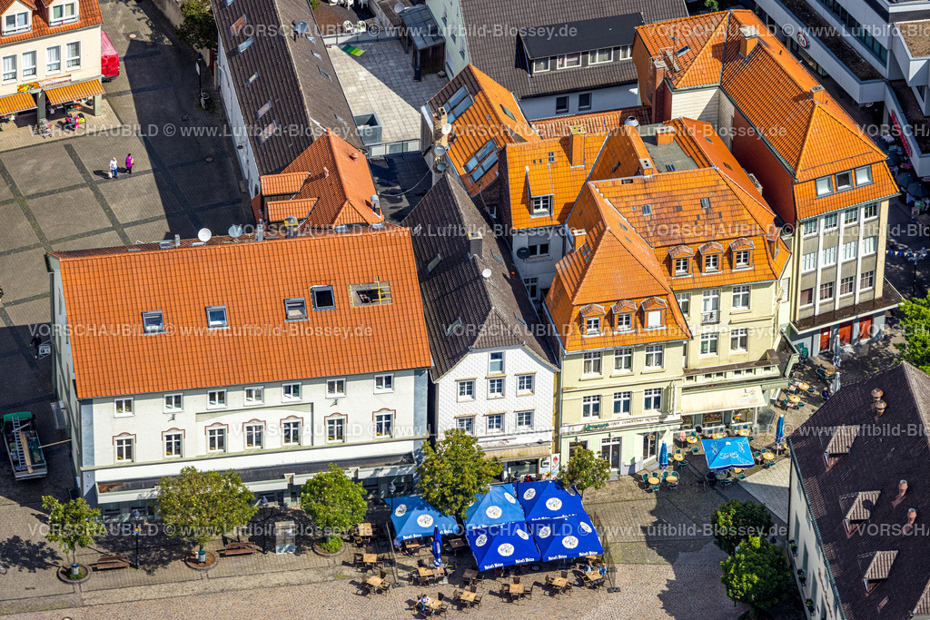 Werl220600753 | Luftbild, Außengastronomie am Alter Markt in der Altstadt, Werl, Soester Boerde, Nordrhein-Westfalen, Deutschland