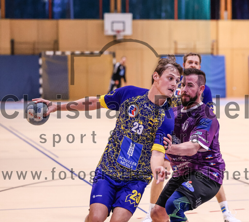 2024-12-14_078_SpVgg_Altenerding_gegen_MTV_Pfaffenhofen | Erding, Deutschland, 14.12.2024:Handball, Bezirksoberliga Männer 2024 / 2025, 10. Spieltag, SpVgg Altenerding gegen MTV Pfaffenhofen, Endergebnis: 32:30Kilian Roessler (MTV Pfaffenhofen, #23), Sebastian Forster (SpVgg Altenerding, #13)Foto: Christian Riedel / fotografie-riedel.net