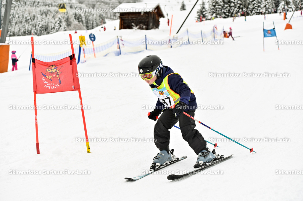 SRF_20.02.2026_0782 | Skirennfotos,Serfaus,Fiss,Ladis,Kinderskirennen,Winter,Tirol,Oberland,skirace,SFL,feelfree,weil wir's genießen,ski,Ski,skifahren,Sonnenplateau, - Realisiert mit Pictrs.com