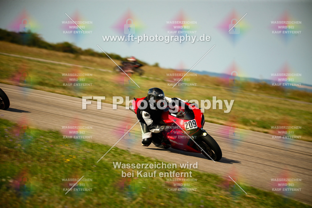 _MOT5889 | Hier findet Ihr Bilder von Touristenfahrten auf der Nürburgring Nordschleife oder von anderen Veranstaltungen die ich besucht habe. Viel Spass beim Durch Schauen 