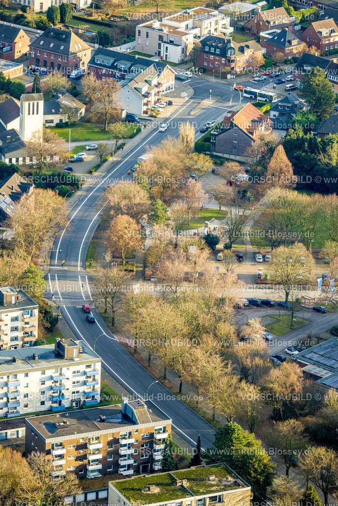 Bottrop251204117Kirchhellen | Luftbild, bewaldeter Park und Spielplatz am Kirchhellener Ring, Kirchhellen, Bottrop, Ruhrgebiet, Nordrhein-Westfalen, Deutschland