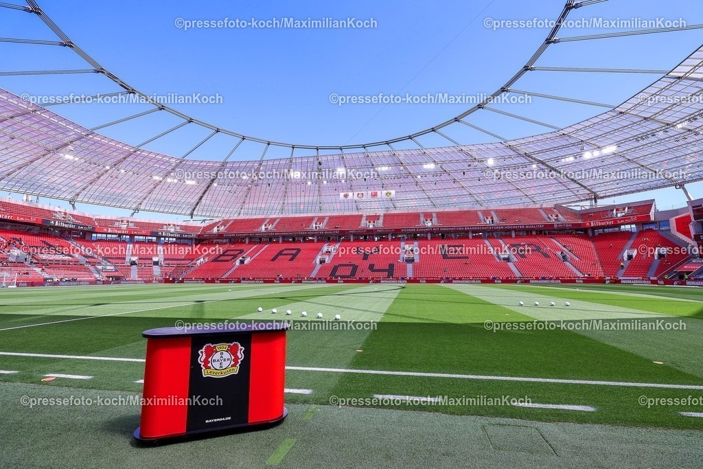 B0411052503273 | 11.05.2025, Fußball, Bayer 04 Leverkusen - Borussia Dortmund, 1. Fußball Bundesliga, 33. Spieltag, BayArena, Saison 2024 2025: Feature Innenansicht Sportstätte Stadion Arena Fußballstadion Fußballplatz Übersichts Übersichtsbild Symbolbild Symbolfoto Tribüne Tribünen Dach Spielfeld Spielrasen RasenDFB regulations prohibit any use of photographs as image sequences and or quasi-video.
