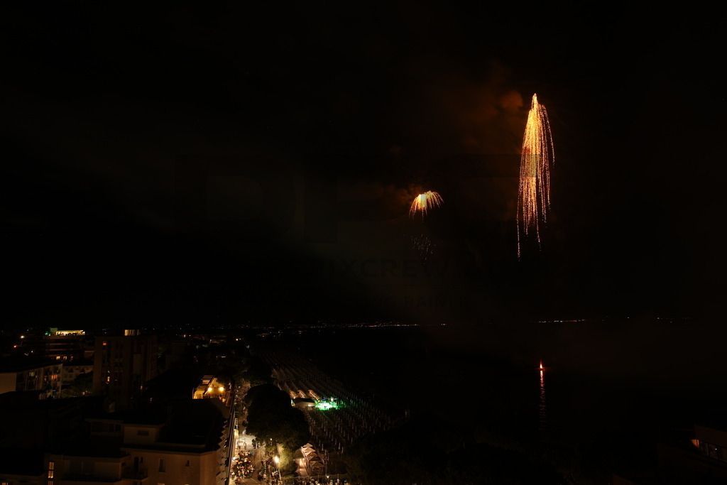 Ferragosto Fireworks in Grado, Italy | GRADO, ITALY, 15.AUG.26 - FIREWORKS - Ferragosto fireworks over the Adriatic Sea in Grado, Italy. Colorful fireworks light up the night sky above the beach, coastline and waterfront during the traditional summer celebration. - Realisiert mit Pictrs.com